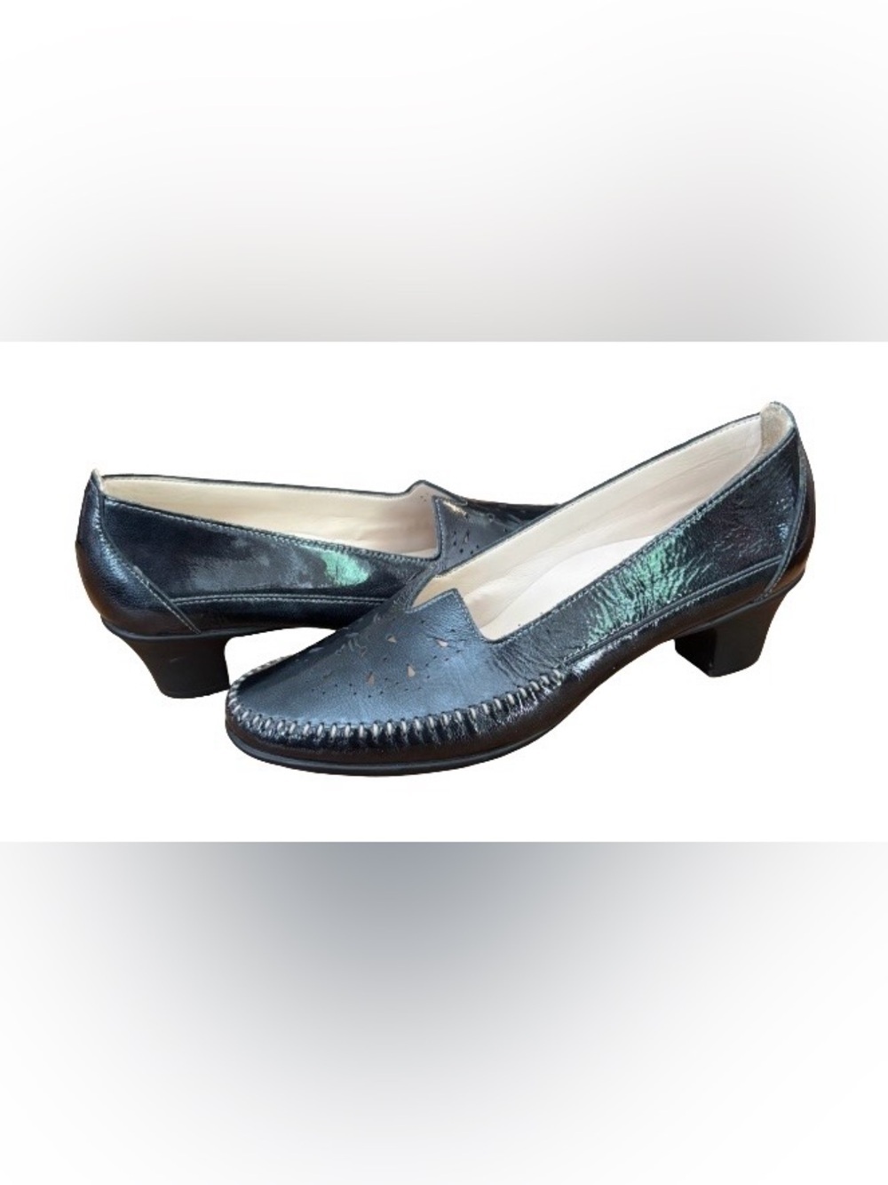 SAS Sonyo nvy pump w cut outs & 1.5” block heel WM 8.5 N comfort dressy mature